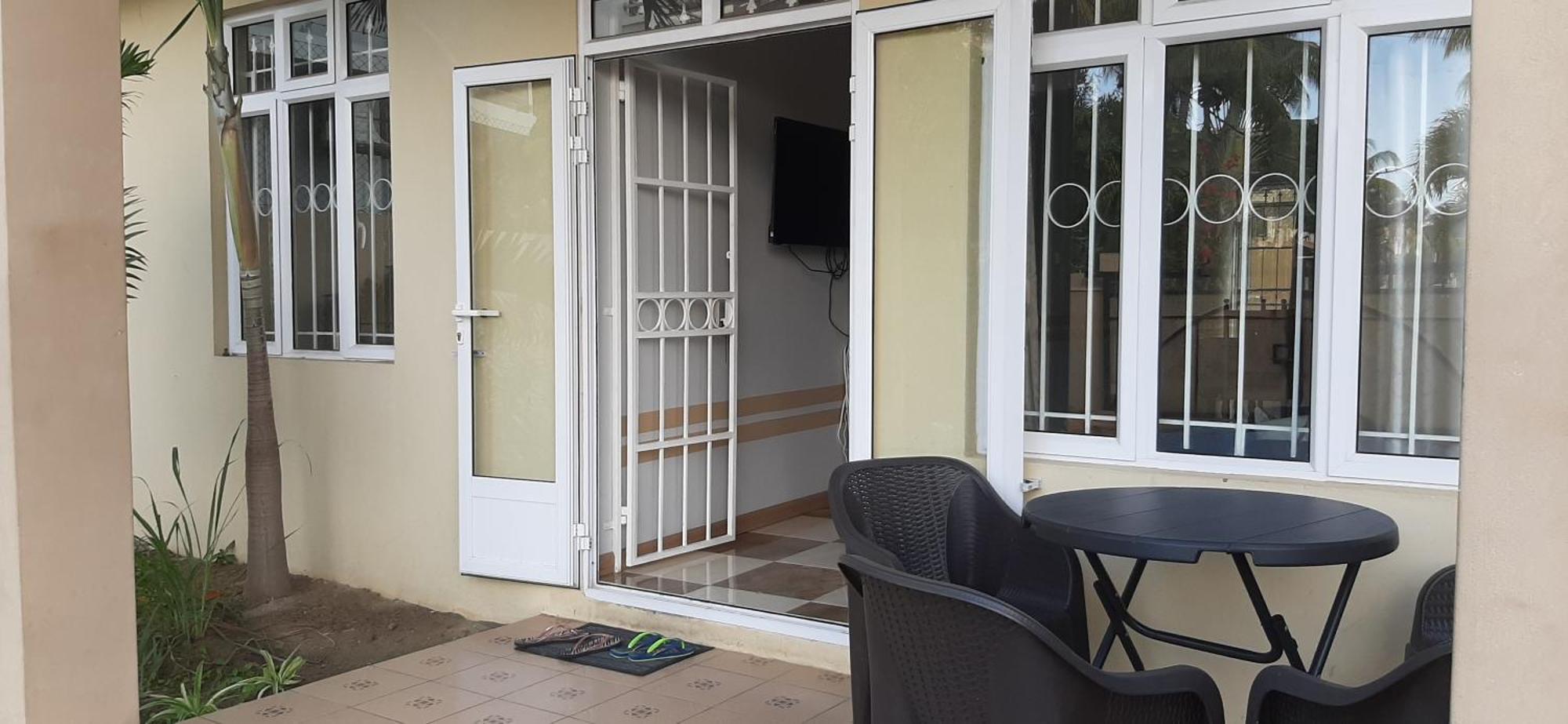 Ground Floor Lovely Two Bedrooms Apartment Flic-en-Flacq Екстериор снимка